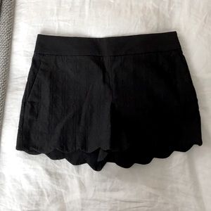 LOFT Jacquard black tulip shorts; size 4